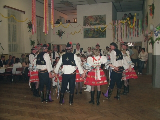 Krojované hody Litobratřice 2009 – Tancování v kulturním domě