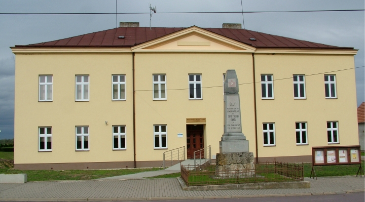 Kulturn a spoleensk centrum Litobratice