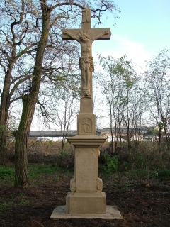 Renovovaný kamenný kříž v Litobratřicích – celek